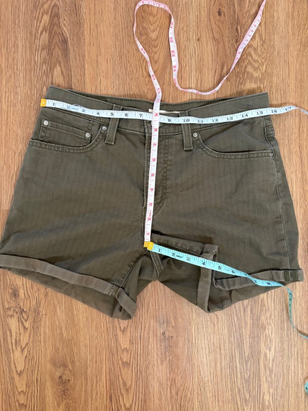 Levi’s Mid-Length Shorts – Olive Green – Women’s Size 30 - Picture 8 of 8